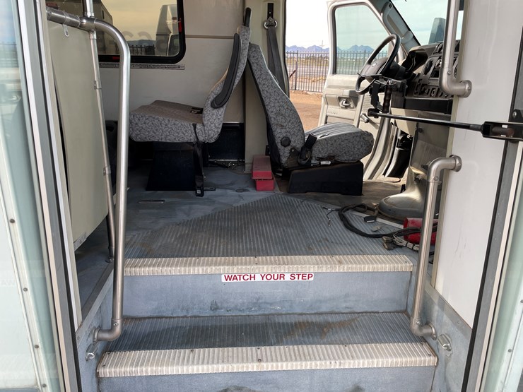 2009-ford-e350-image-17