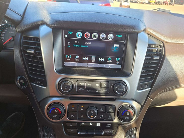 2016-chevrolet-tahoe-lt-image-15