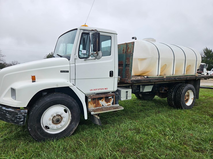 1999-freightliner-fl70-image-3