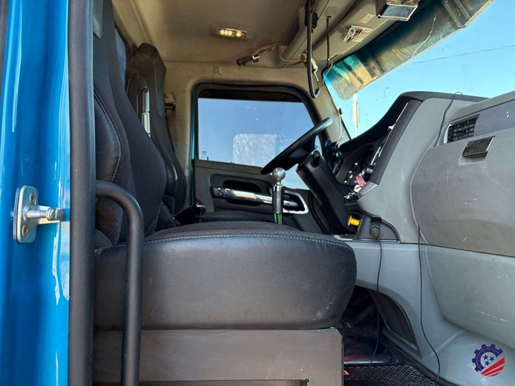 2020-kenworth-t880-image-85