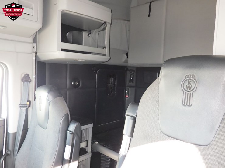 2023-kenworth-t680-image-24