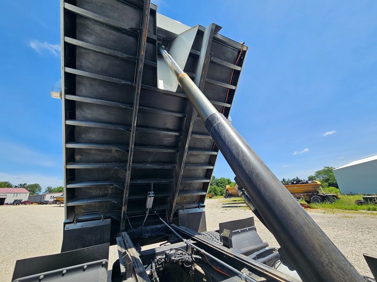 2012-peterbilt-382-image-37