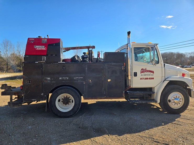 1996-freightliner-fl70-image-18