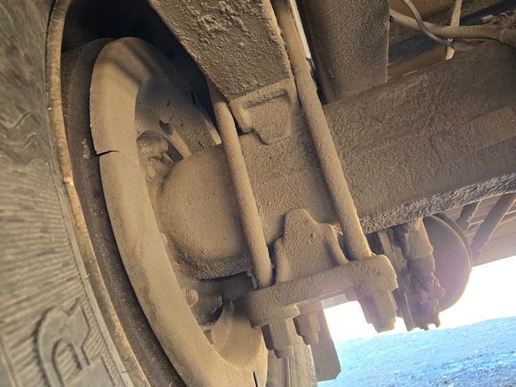 1996-freightliner-fl70-image-76