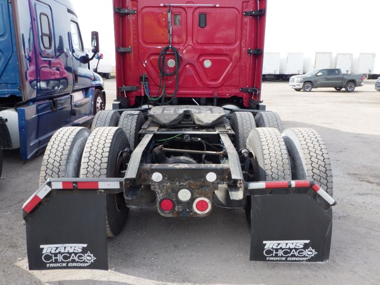 2015-freightliner-cascadia-125-image-10