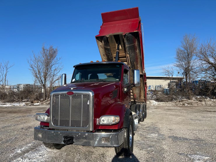 2015-peterbilt-567-image-70