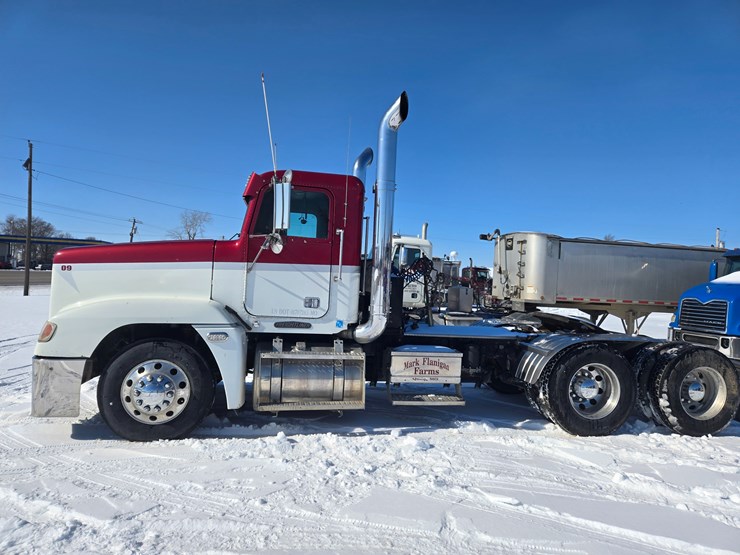 1995-freightliner-fld120-image-9