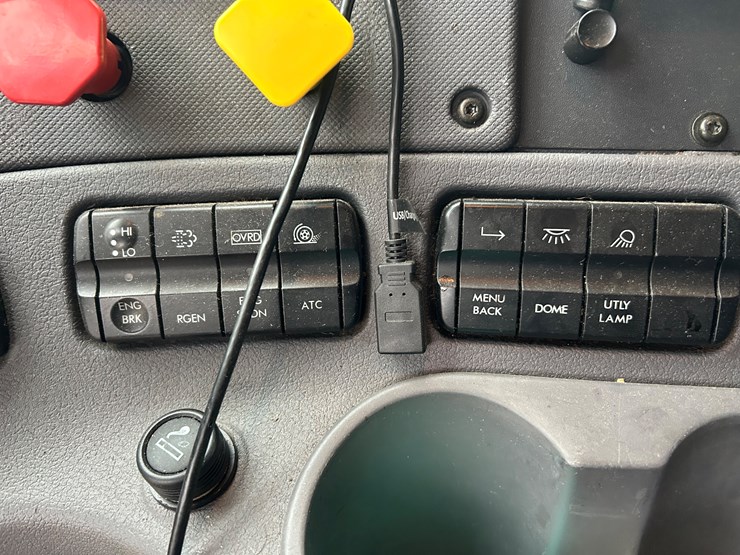 2015-freightliner-cascadia-125-image-68