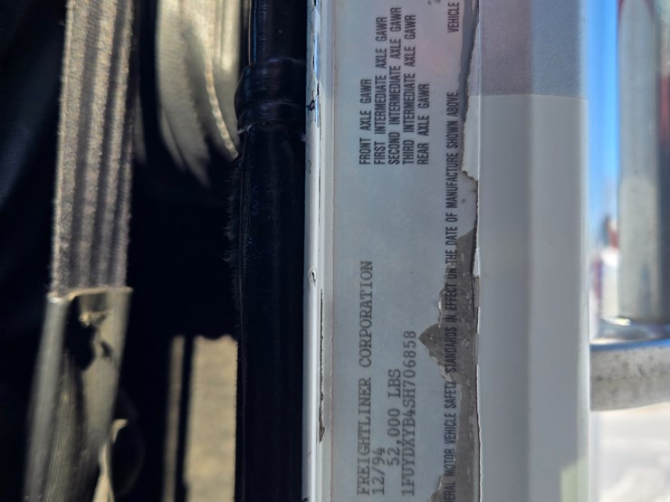 1995-freightliner-fld120-image-68