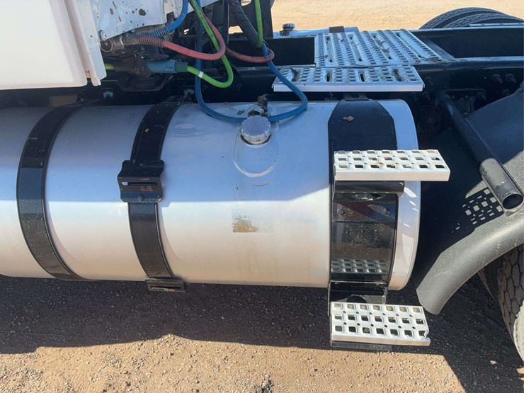 2019-volvo-volvo-vnl-tandem-axle-dual-conventional-new-generation-tractor-truck-image-5