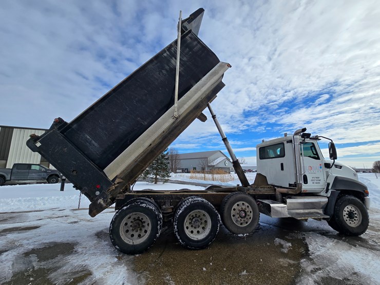 2012-caterpillar-660-image-43