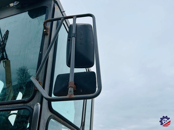 2003-volvo-g710b-image-99