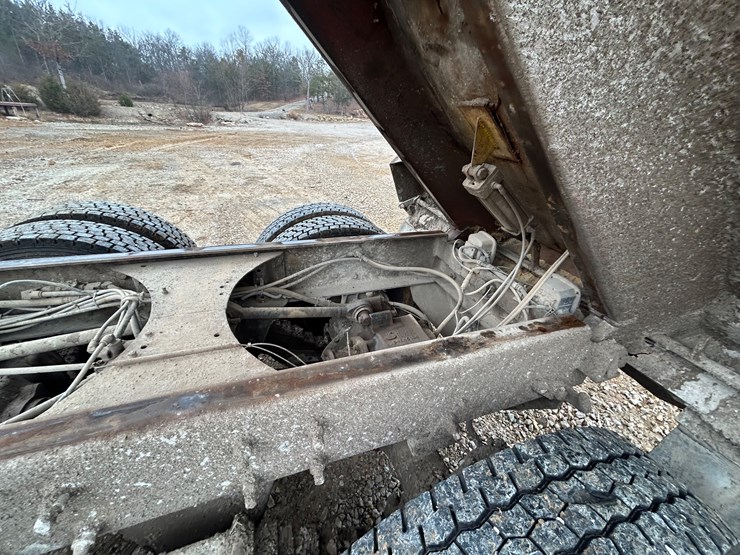 2001-mack-rd688s-image-63