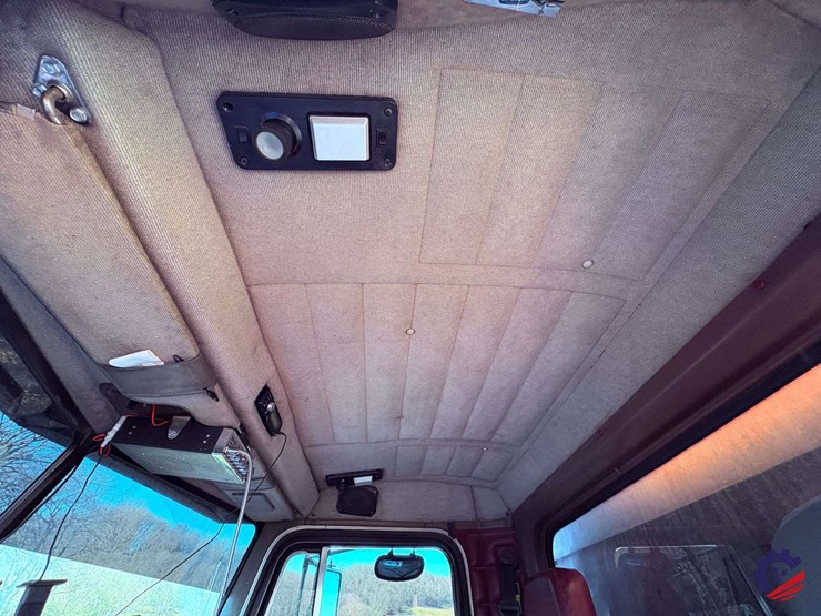 1999-peterbilt-357-image-70