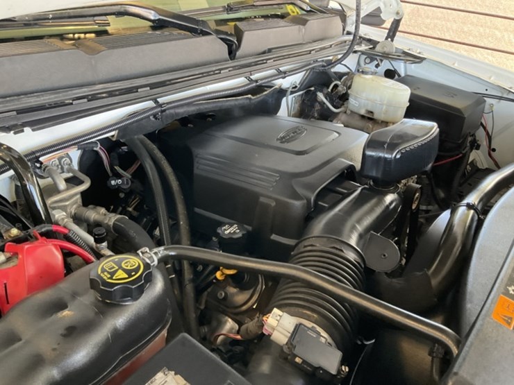 2014-chevrolet-silverado-2500-image-14