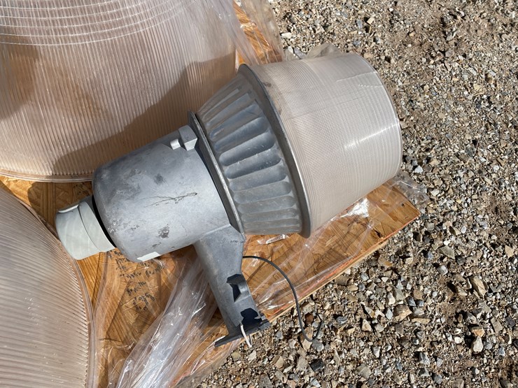 #3188-•-light-fixtures-image-7