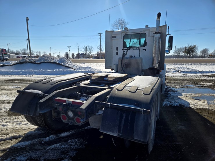 2012-freightliner-coronado-132-image-19