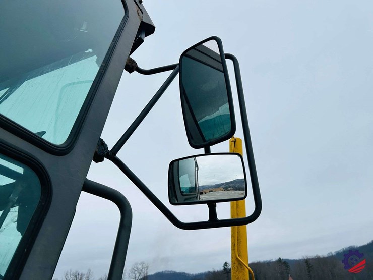 2003-volvo-g710b-image-111