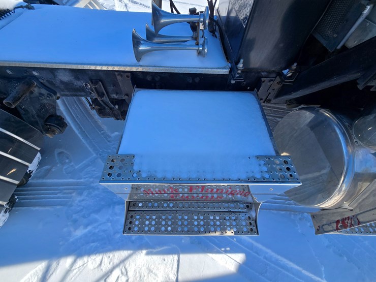 1995-freightliner-fld120-image-111