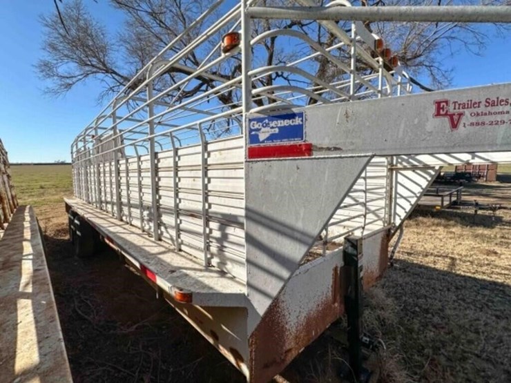 1999-gooseneck-livestock-trailer-image-3
