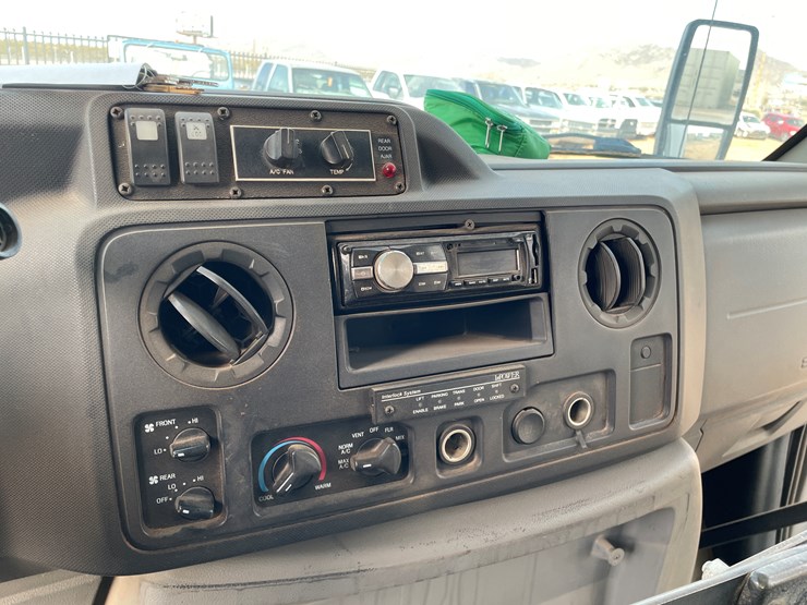 2009-ford-e350-image-11