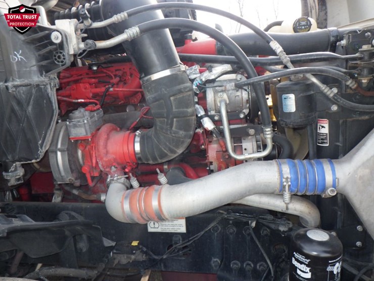 2020-freightliner-cascadia-126-image-25