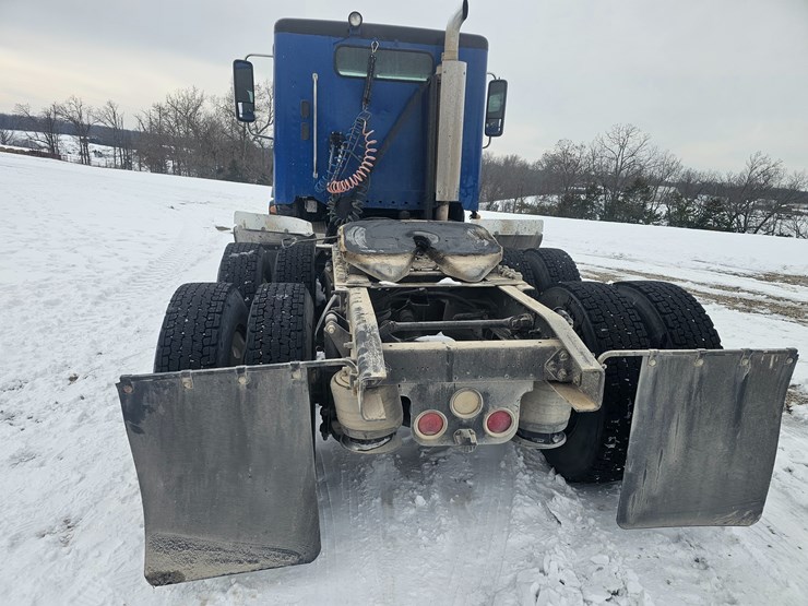 2007-freightliner-columbia-120-image-14