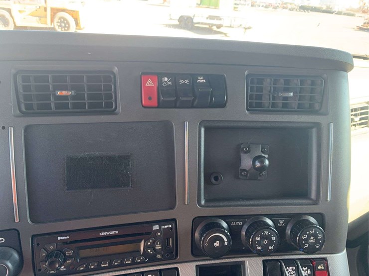 2017-kenworth-t680-image-47