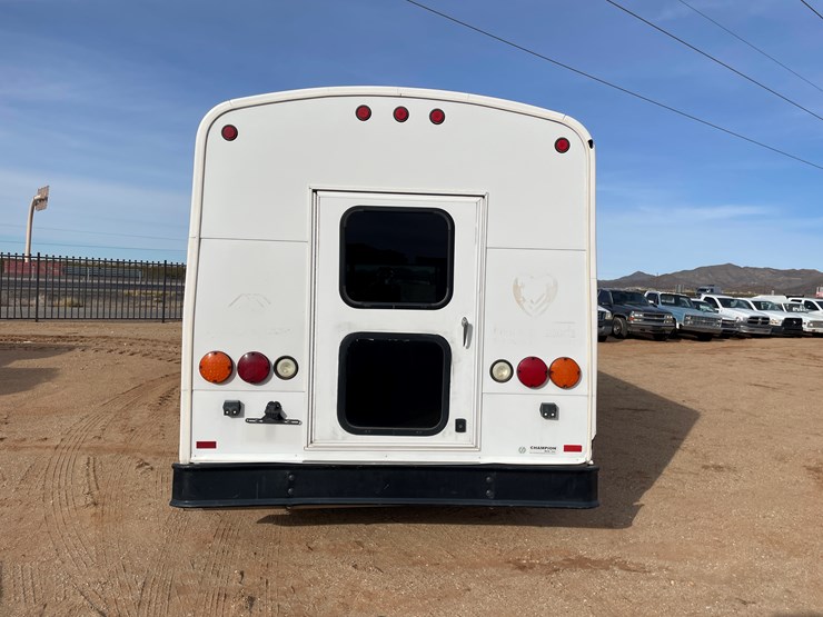 2009-ford-e350-image-4