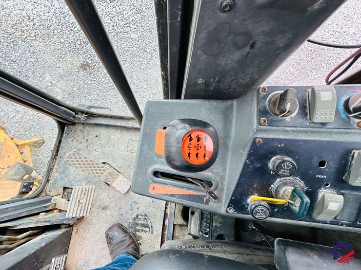 2003-volvo-g710b-image-143