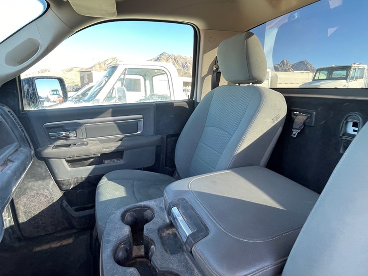 2016-dodge-1500-image-23