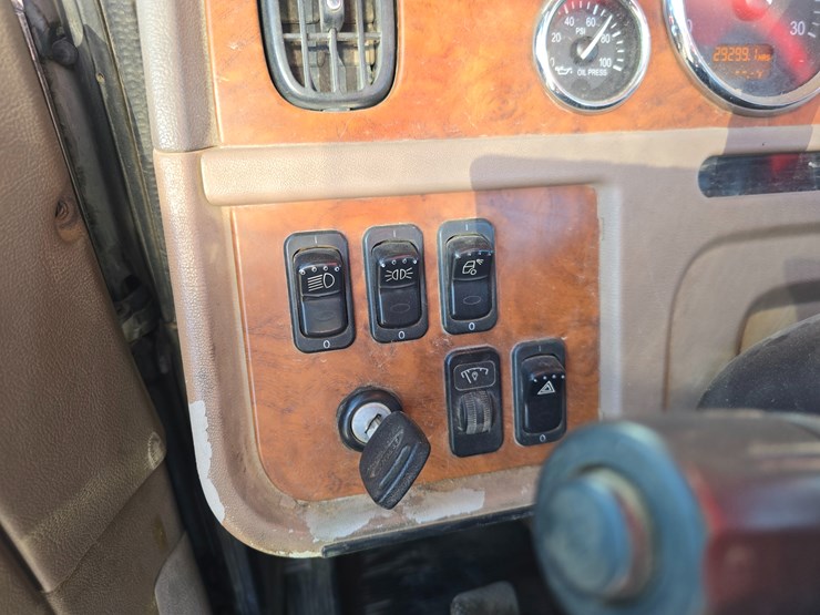 2008-peterbilt-388-image-56