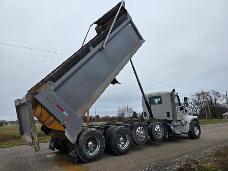 2020-peterbilt-567-image-72