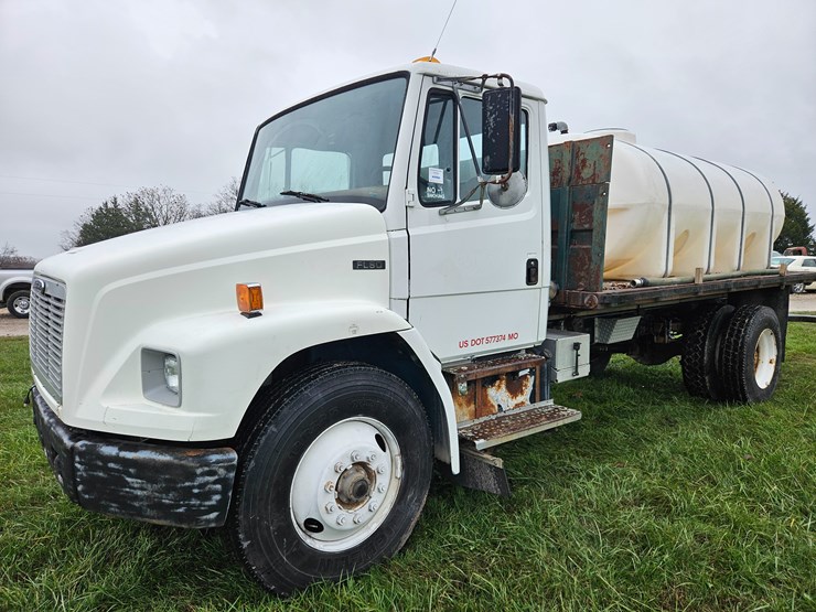1999-freightliner-fl70-image-2