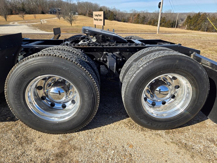 2012-freightliner-cascadia-113-image-69