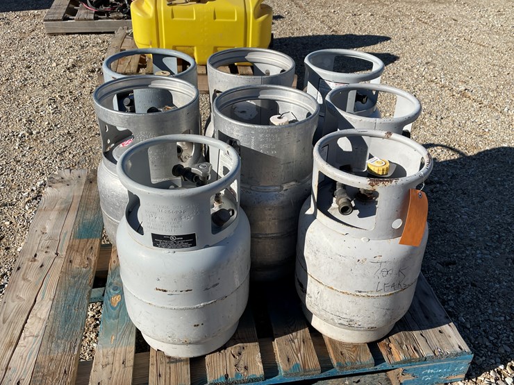 #3123-•-forklift-propane-tanks-image-10