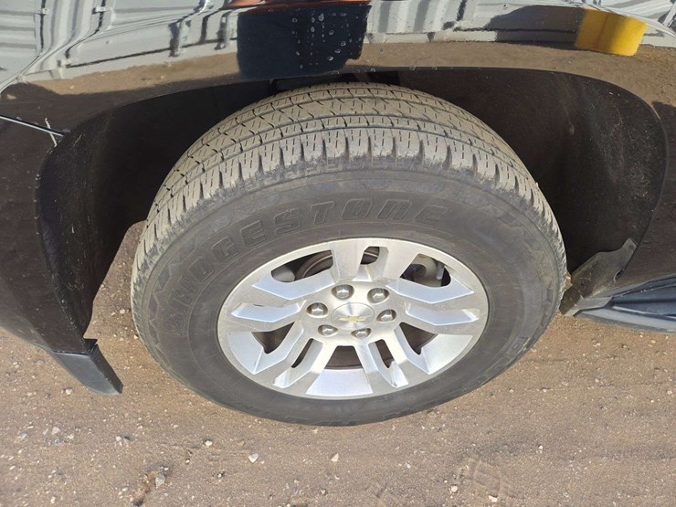 2016-chevrolet-tahoe-lt-image-6