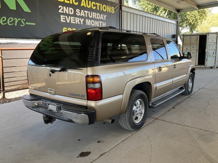 2001-chevrolet-suburban-image-7