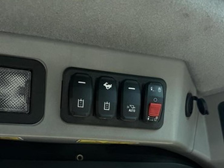 2022-caterpillar-262d3-image-32