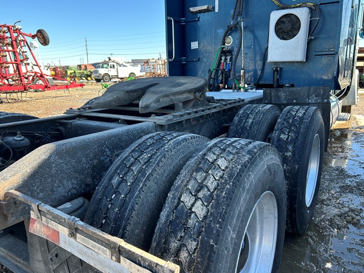 1997-peterbilt-379-image-2