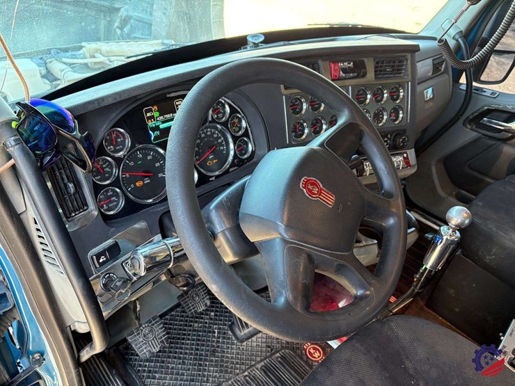 2020-kenworth-t880-image-62