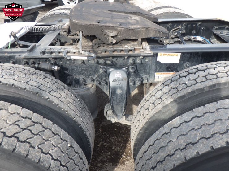 2020-freightliner-cascadia-126-image-16