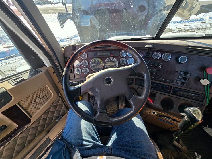 2012-freightliner-coronado-132-image-77