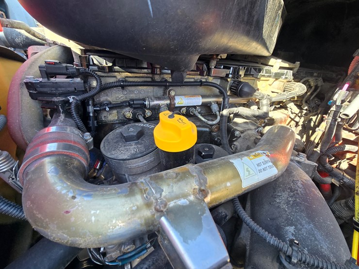 2012-freightliner-cascadia-113-image-31