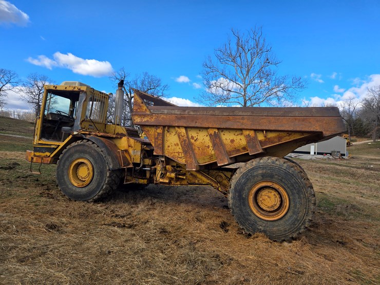 caterpillar-d25c-image-11