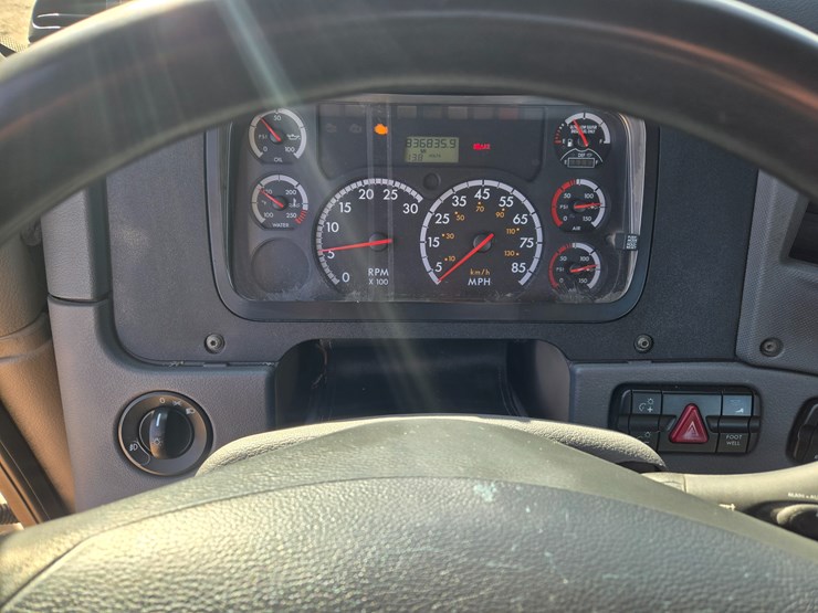 2012-freightliner-cascadia-113-image-63