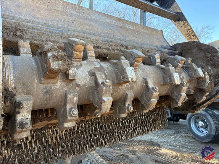 cat-hm315c-mulcher-attachment-image-15