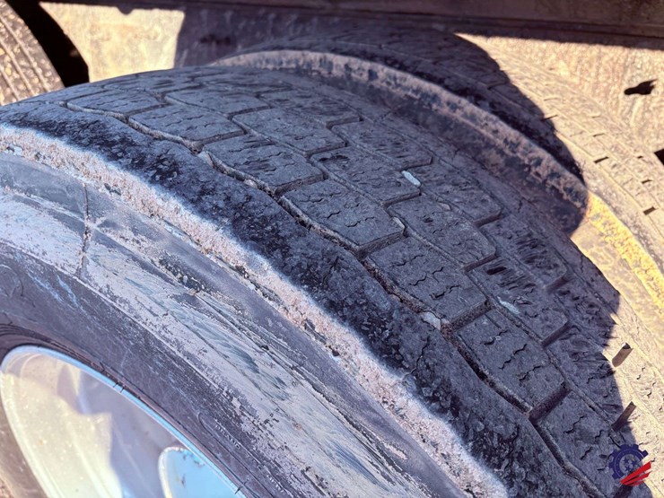 2018-freightliner-sd122-tri-axle-dump-truck-image-21