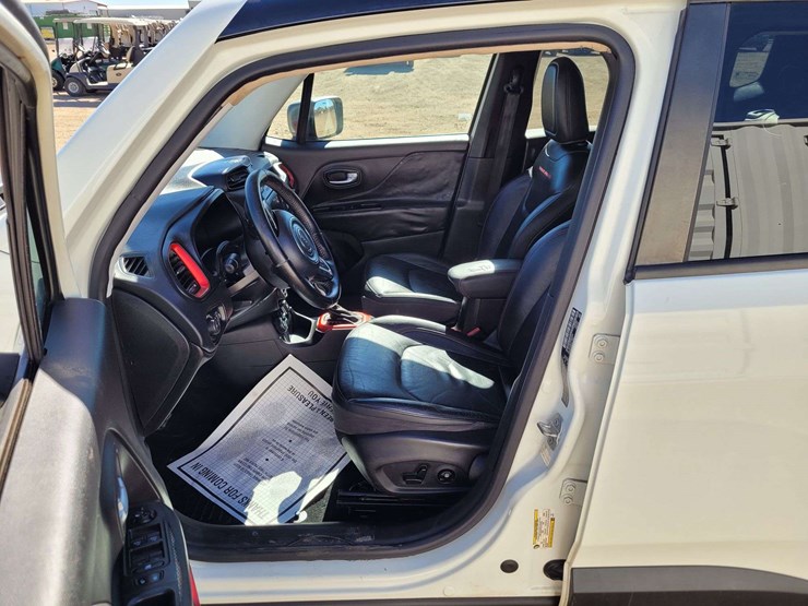 2016-jeep-renegade-trailhawk-image-12