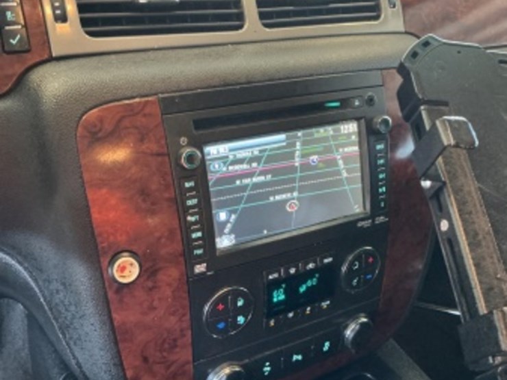 2013-chevrolet-tahoe-image-19